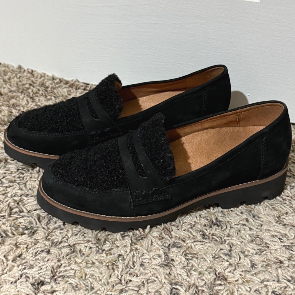 Vionic Cheryl Faux Fur Black Suede Lug Sole Penny Loafers Womens 6.5